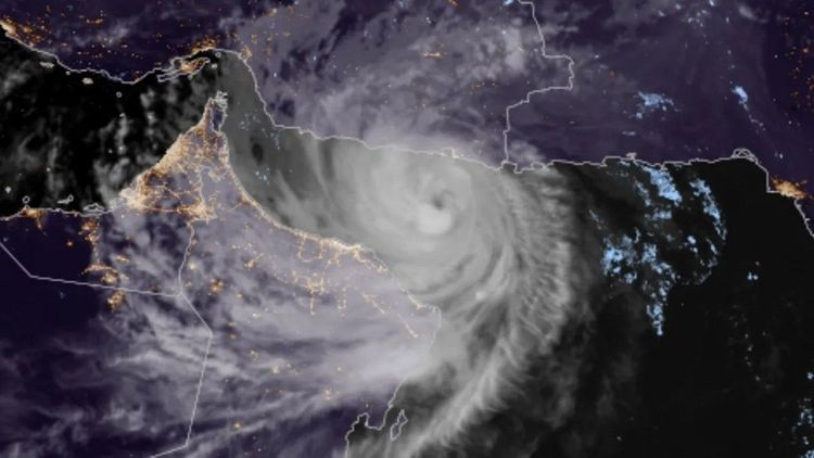 العاصفة المدارية "بيبارجوي" تضرب سلطنة عُمان