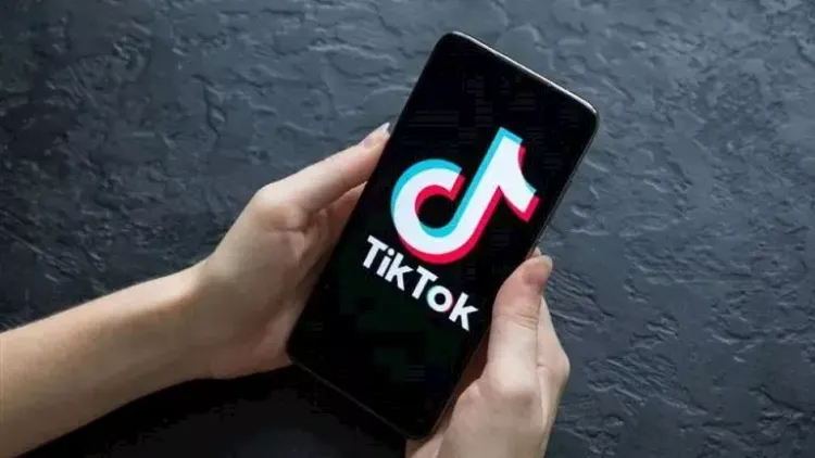 أحرق يدك لتثبت وفاءك... ترند خطير على تيكتوك يهدّد أطفالكم!