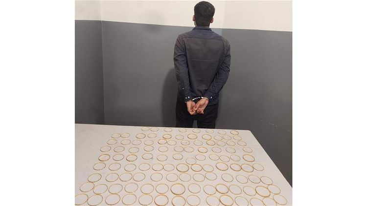 يبيع ذهباً مزيفاً.. إليكم التفاصيل