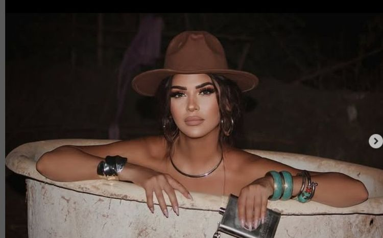 برفقة طليق نادين الراسي.. هكذا احتفلت ممثلة شهيرة بعيد ميلادها (صور)