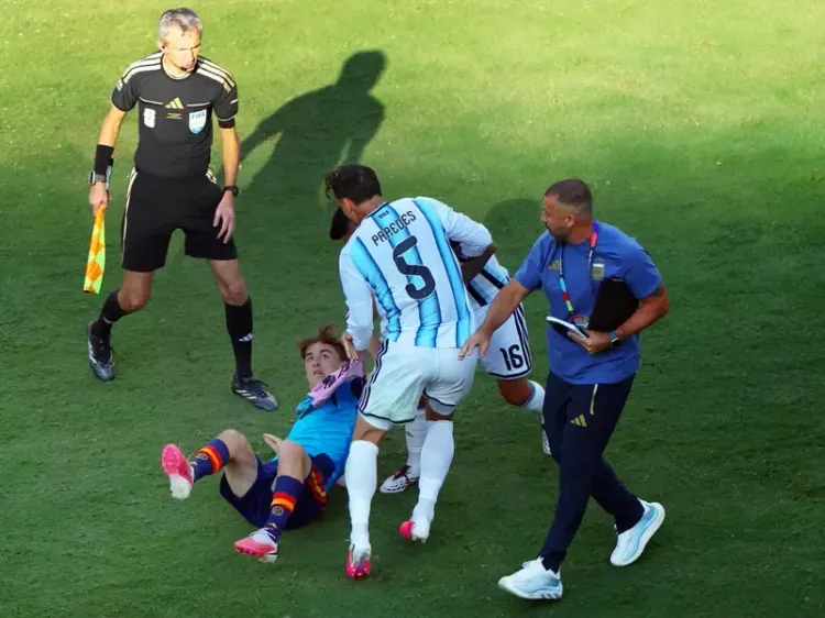 إليكم سبب ضرب باريديس لغافي بعد المباراة!