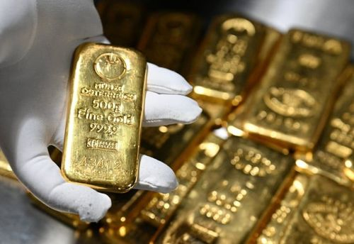 أسعار الذهب تواصل الانخفاض.. ماذا عن النفط؟
